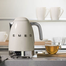 Load image into Gallery viewer, Smeg KLF04CRUK 50s Style Variable Temperature Kettle Cream